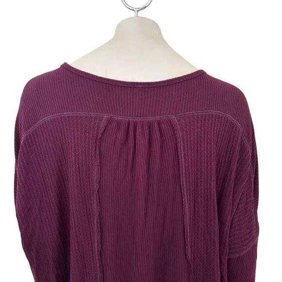 FREE PEOPLE Leo Henley Waffle Knit OVERSIZED Thermal Top in Deep Burgundy SZ M - Picture 7 of 12